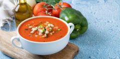 Gazpacho andaluz, una refrescante sopa fría para el calor